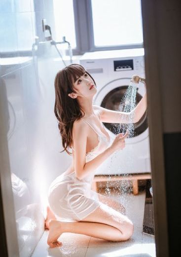 门卫老头吮她的花蒂的主演是谁